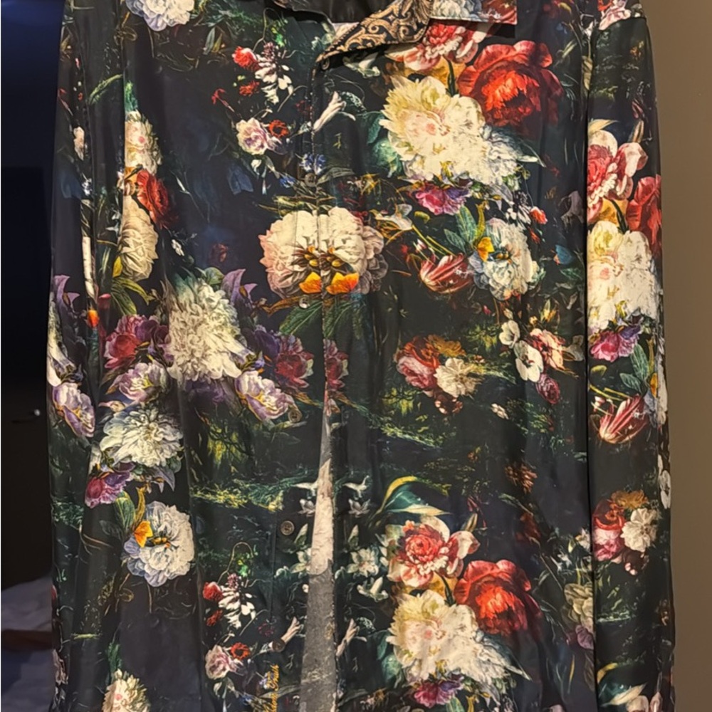 Selling a limited edition Robert Graham shirt size XL
